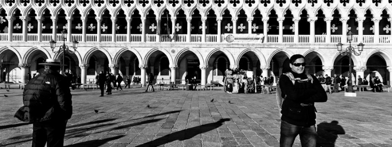 Venice - gondolier and tourist in front of Doge's Palace